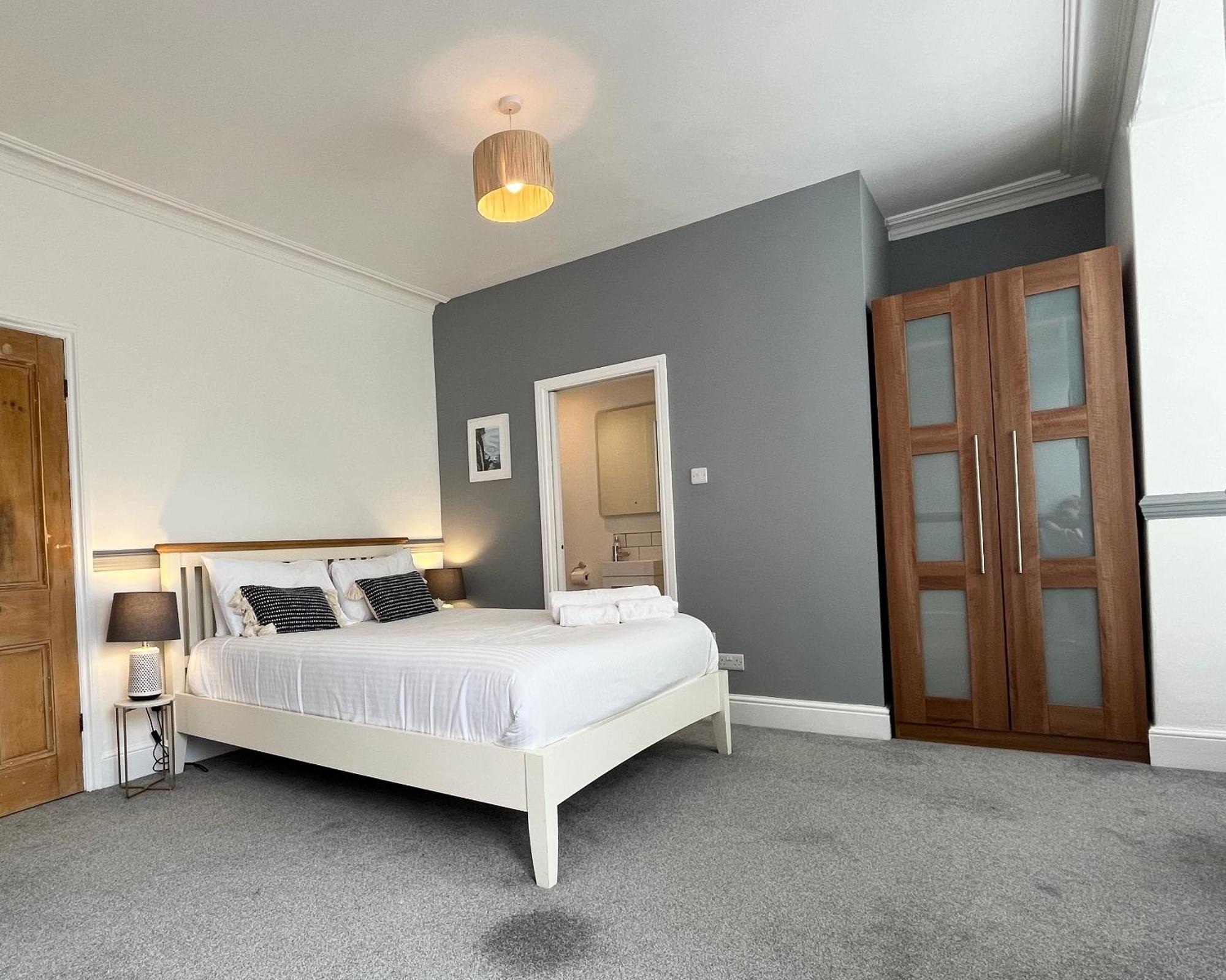 Spacious Home Near Seafront & Train Station 5 Bed Sleeps 10- Central Пензанс Екстериор снимка